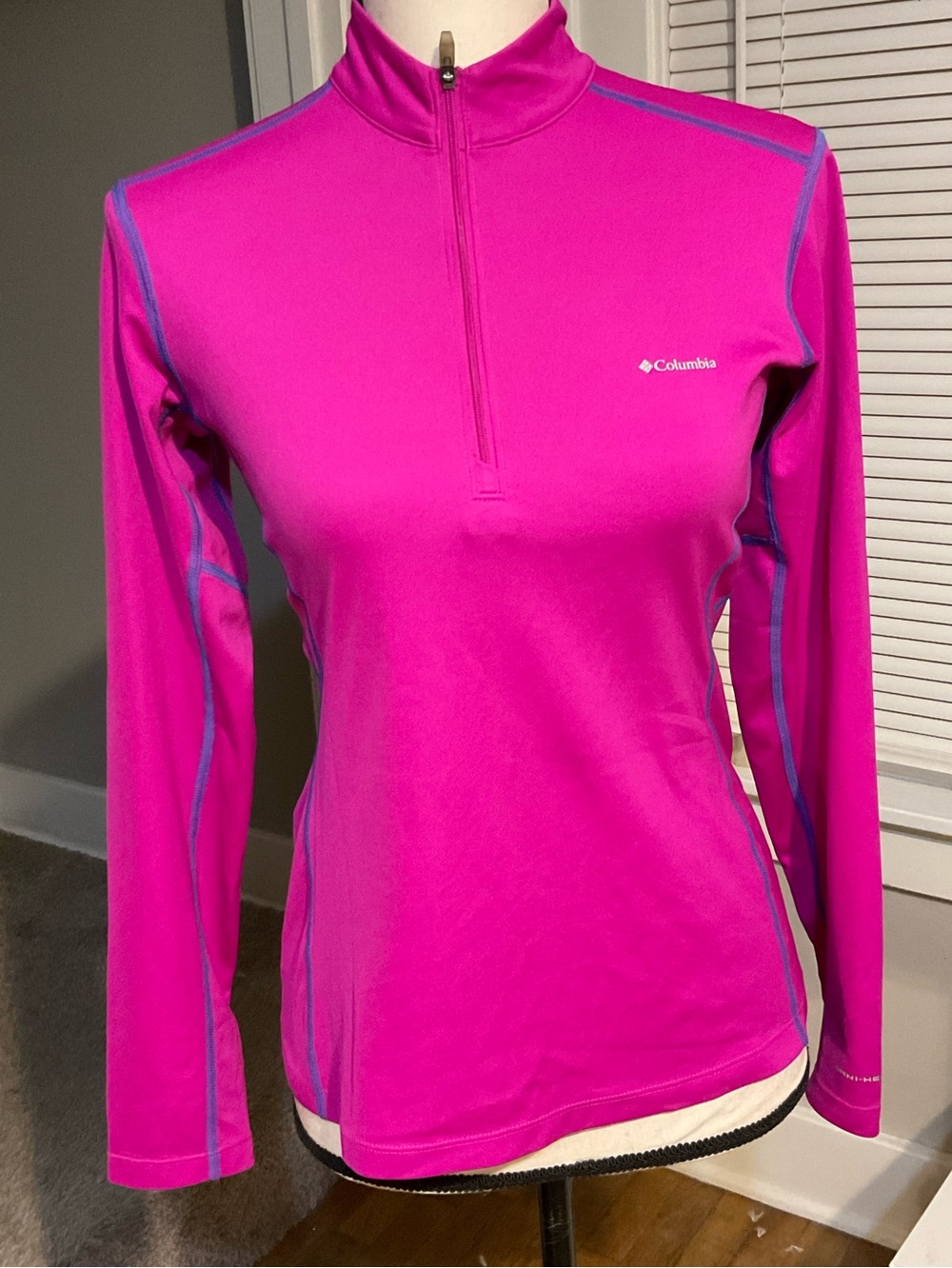 Hot pink Columbia 1/4 zip up long sleeve athletic top, size XS, lots of stretch!